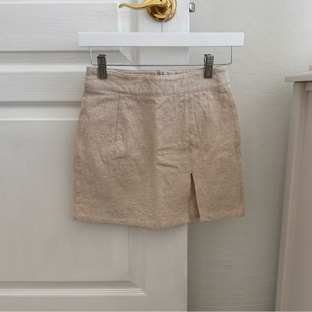 Lioness linen mini skirt with side slit size 0